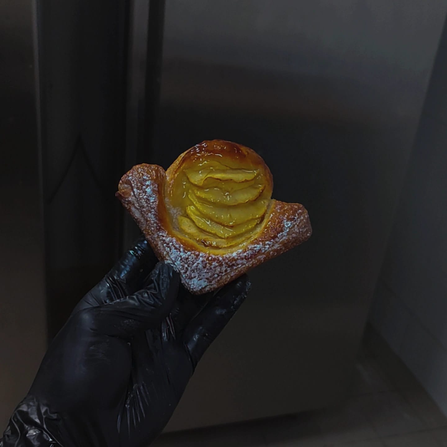 Apfeltasche aus Blätterteig mit Puderzucker